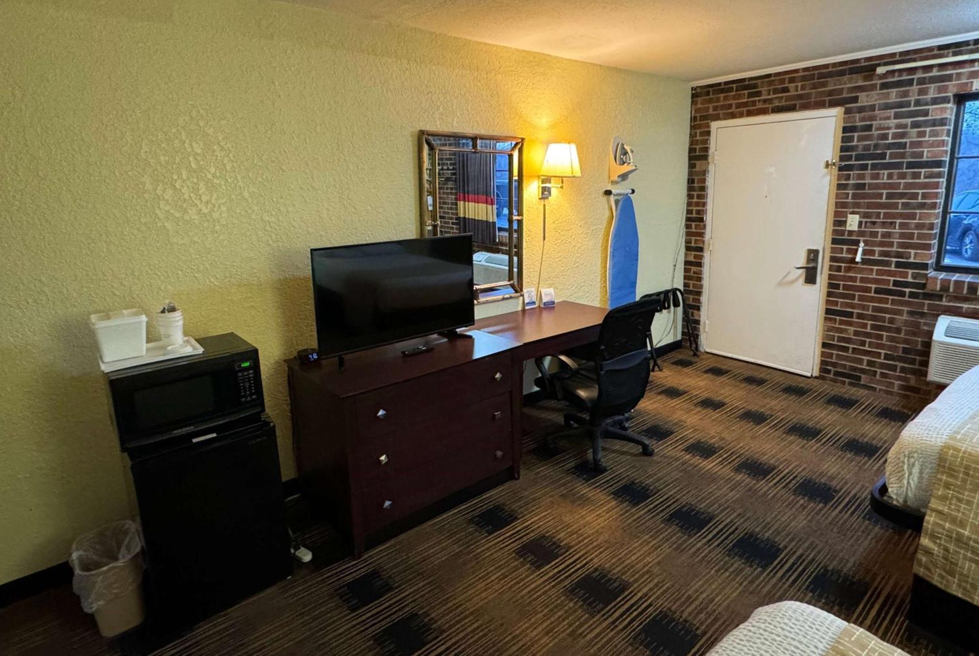 Travelodge By Wyndham Airport Platte City Bagian luar foto