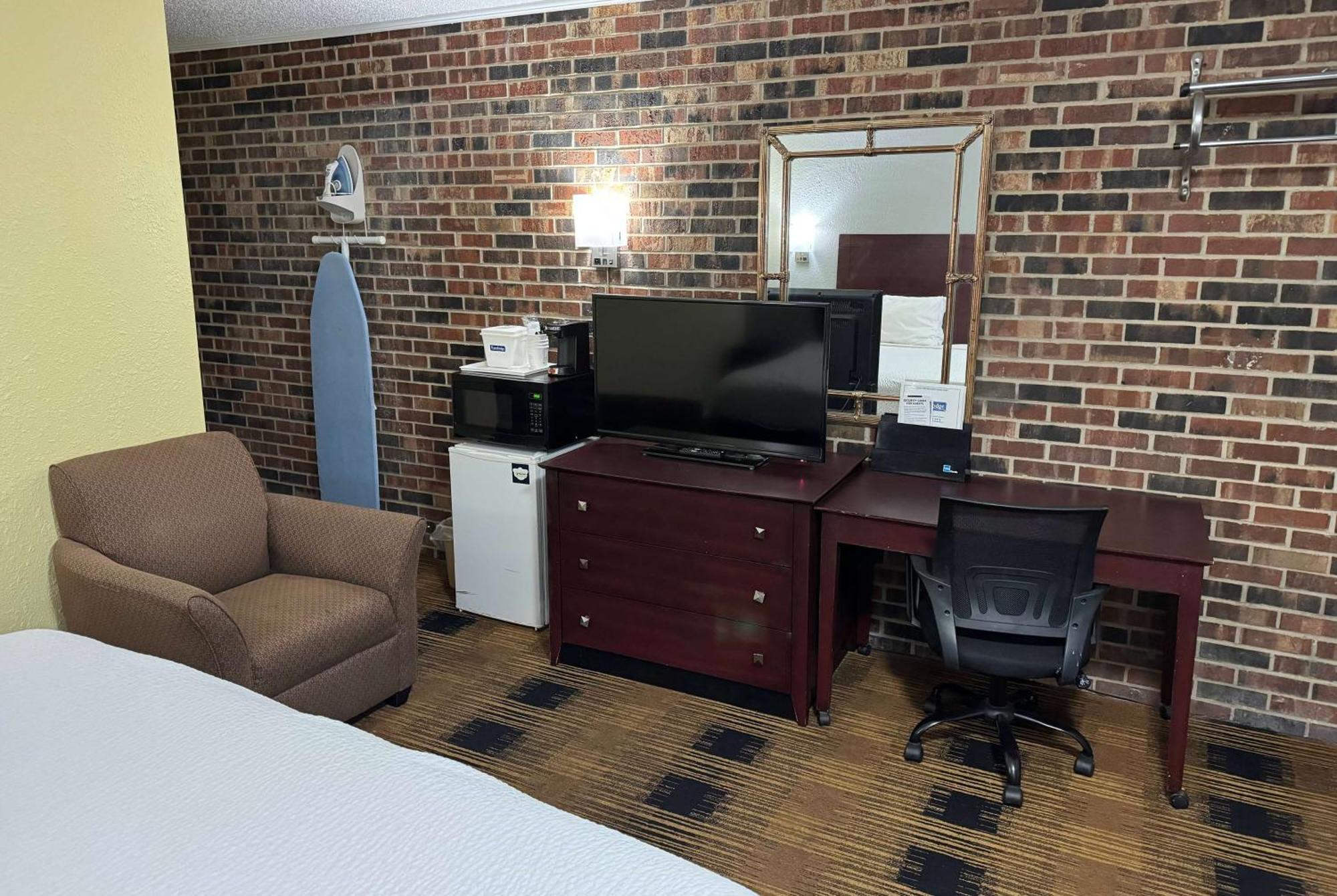Travelodge By Wyndham Airport Platte City Bagian luar foto